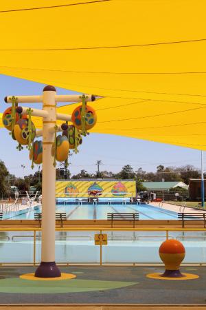 cobar-memorial-swimming